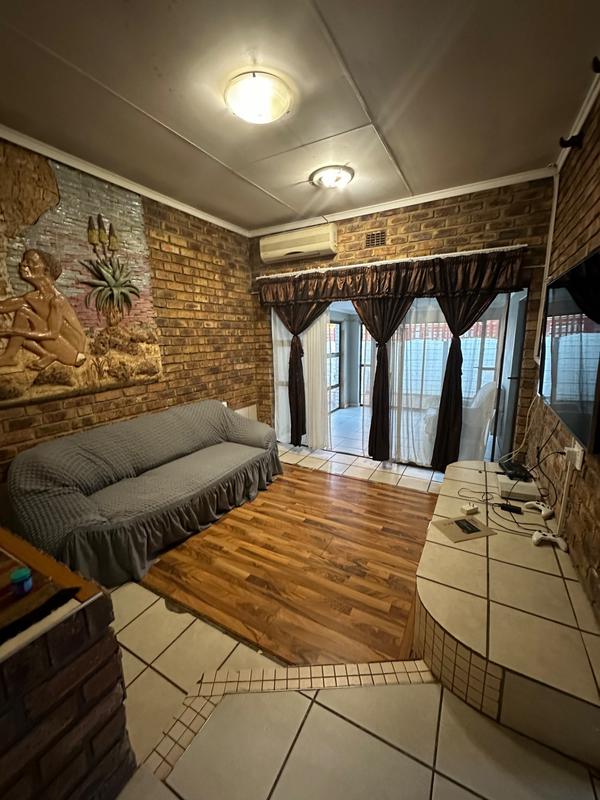 6 Bedroom Property for Sale in Strubenvale Gauteng