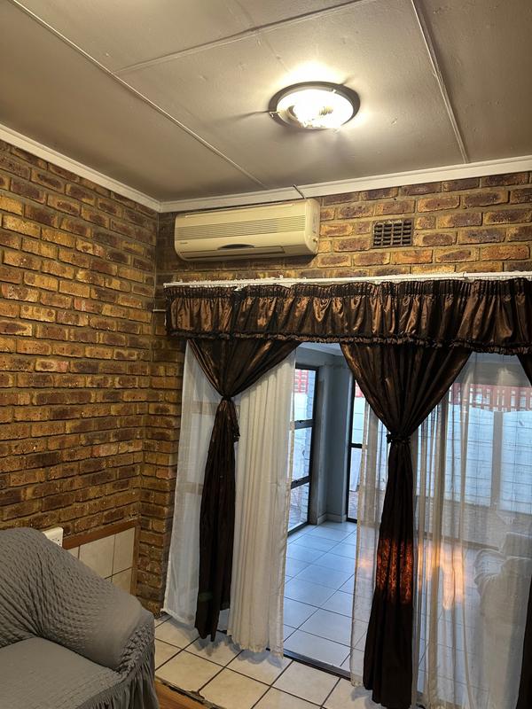 6 Bedroom Property for Sale in Strubenvale Gauteng