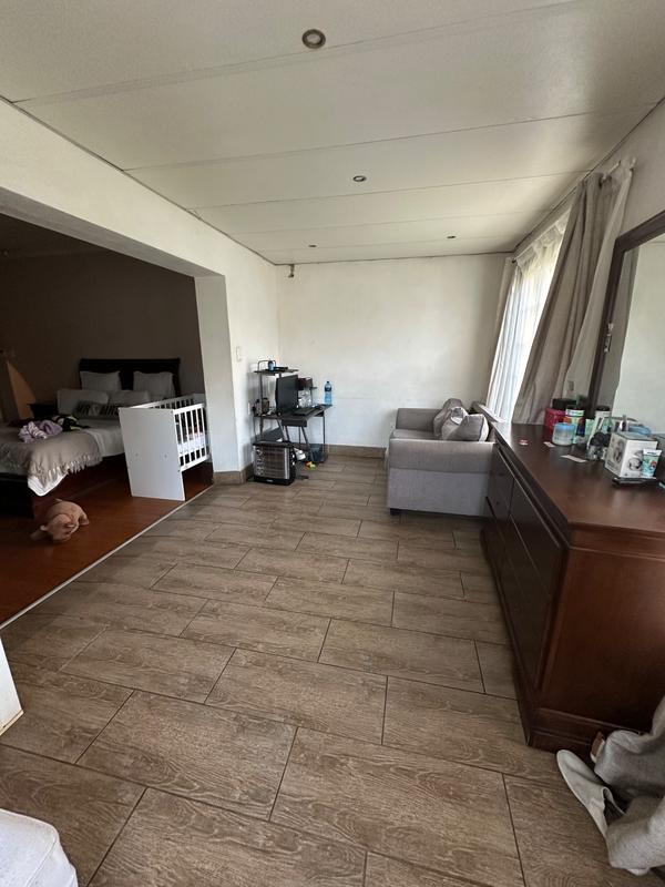 6 Bedroom Property for Sale in Strubenvale Gauteng