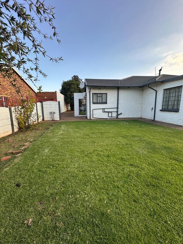 6 Bedroom Property for Sale in Strubenvale Gauteng