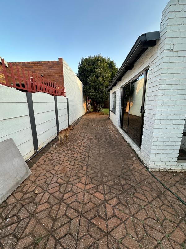 6 Bedroom Property for Sale in Strubenvale Gauteng