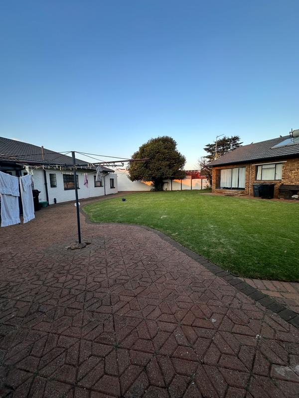 6 Bedroom Property for Sale in Strubenvale Gauteng