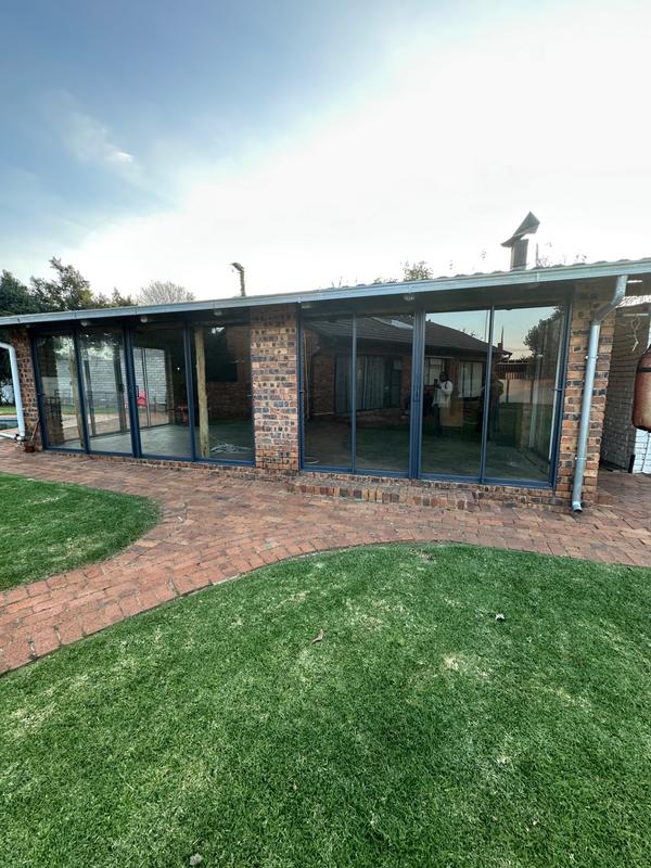6 Bedroom Property for Sale in Strubenvale Gauteng