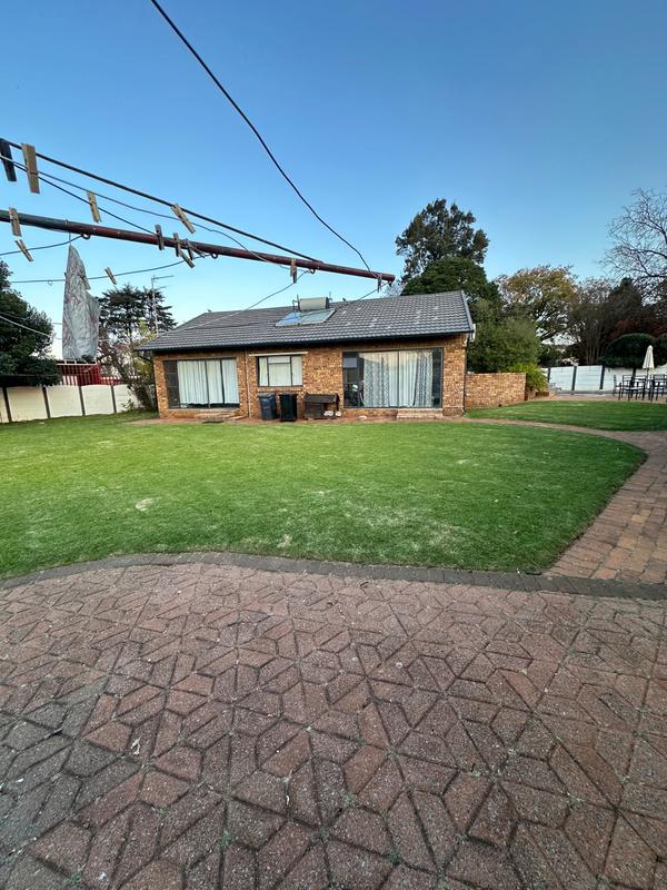 6 Bedroom Property for Sale in Strubenvale Gauteng