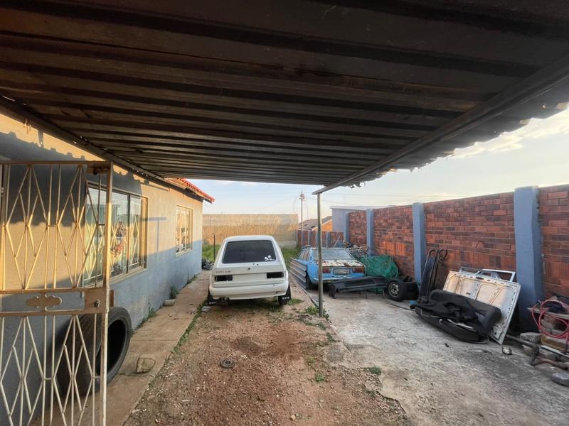 4 Bedroom Property for Sale in Lenasia South Gauteng