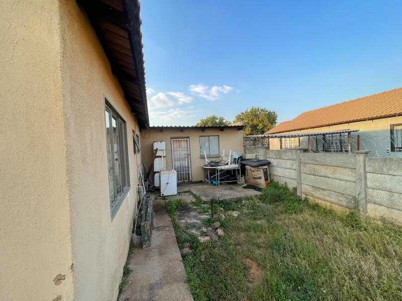 4 Bedroom Property for Sale in Lenasia South Gauteng