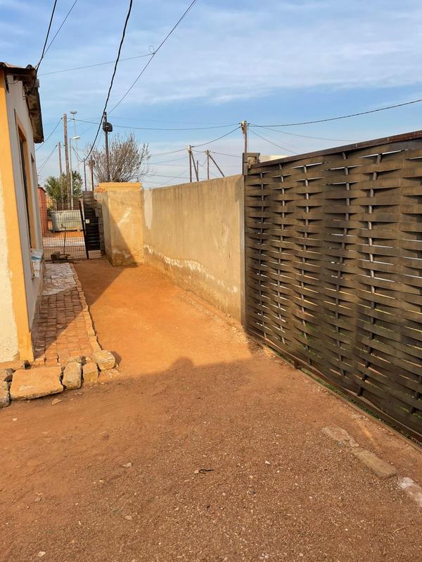 2 Bedroom Property for Sale in Thulani Gauteng