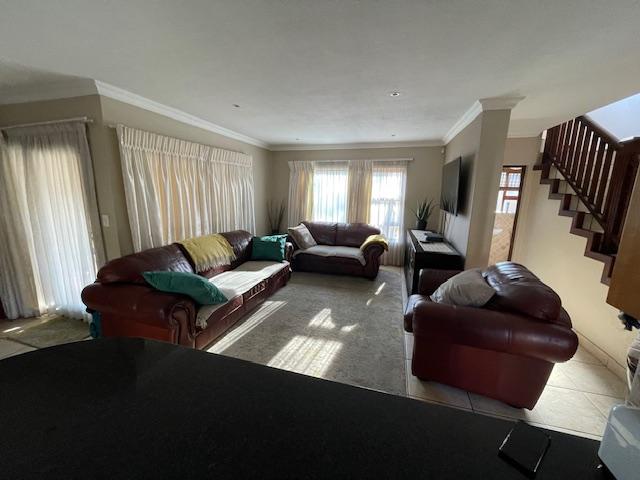 To Let 3 Bedroom Property for Rent in Glen Marais Gauteng