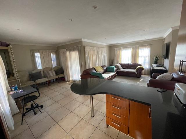To Let 3 Bedroom Property for Rent in Glen Marais Gauteng