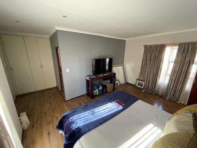 To Let 3 Bedroom Property for Rent in Glen Marais Gauteng