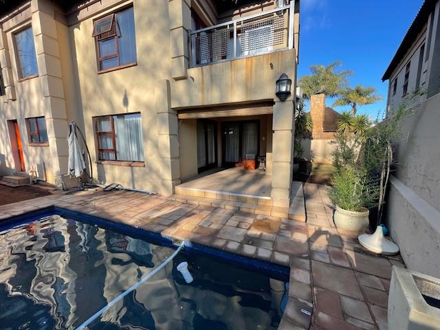 To Let 3 Bedroom Property for Rent in Glen Marais Gauteng