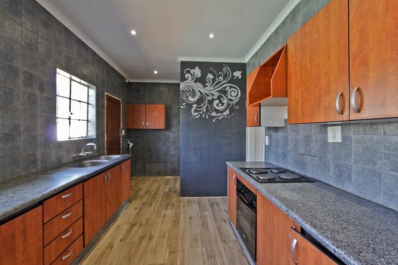 To Let 4 Bedroom Property for Rent in Glen Marais Gauteng