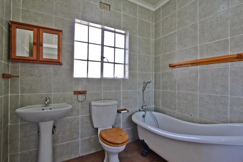 To Let 4 Bedroom Property for Rent in Glen Marais Gauteng