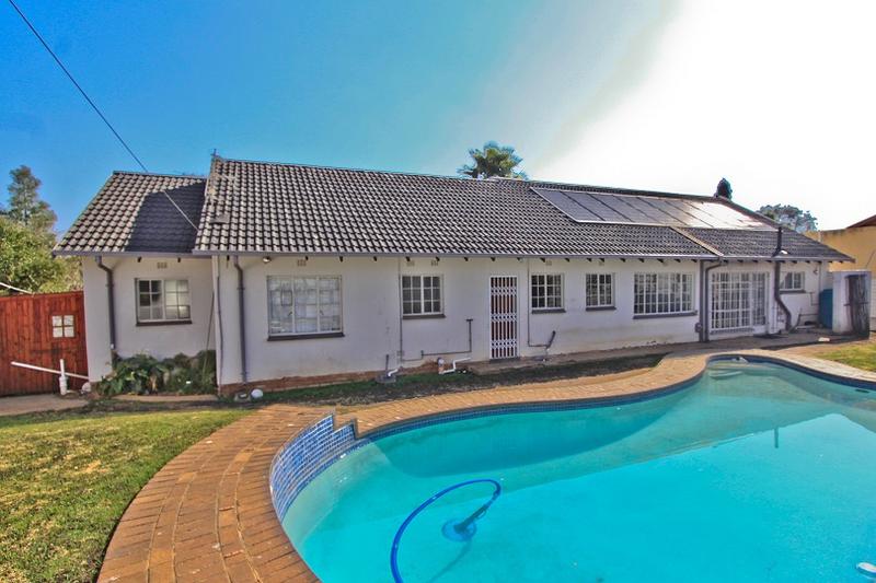 To Let 4 Bedroom Property for Rent in Glen Marais Gauteng