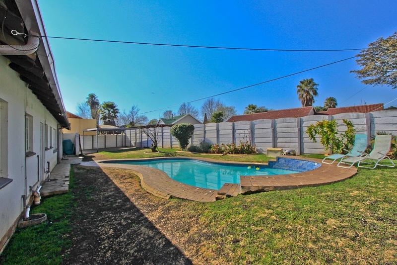 To Let 4 Bedroom Property for Rent in Glen Marais Gauteng