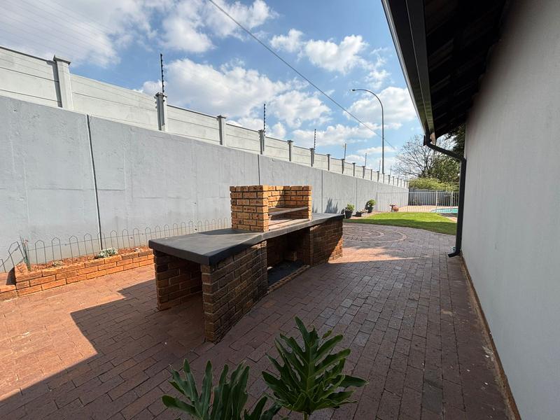 3 Bedroom Property for Sale in Florida Glen Gauteng