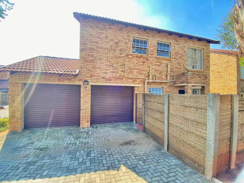 3 Bedroom Property for Sale in Allens Nek Gauteng