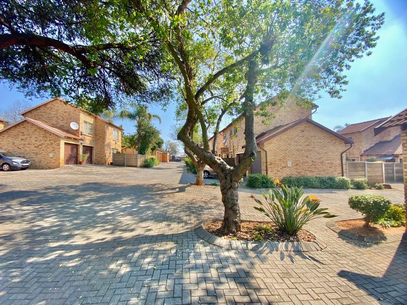 3 Bedroom Property for Sale in Allens Nek Gauteng