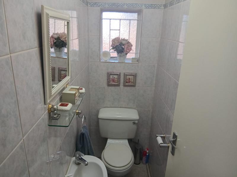 4 Bedroom Property for Sale in Eldoraigne Gauteng