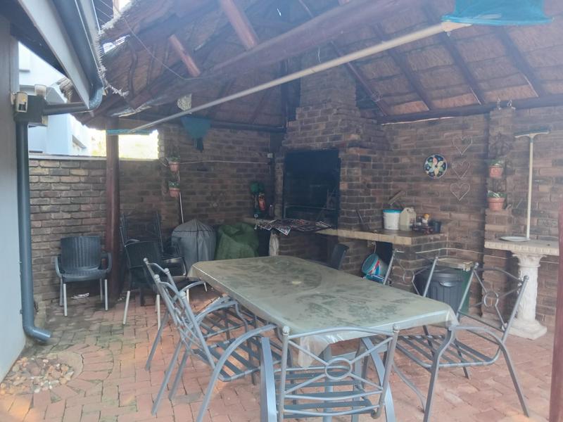 4 Bedroom Property for Sale in Eldoraigne Gauteng