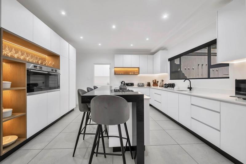 To Let 4 Bedroom Property for Rent in Atholl Gauteng
