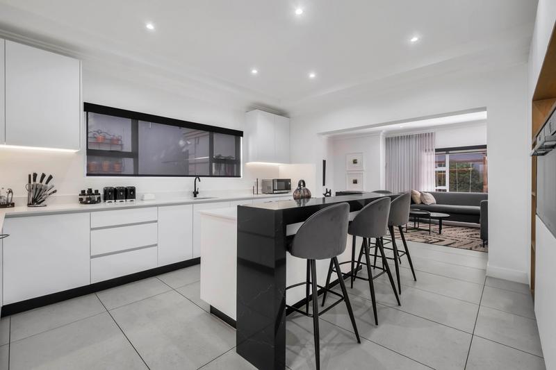 To Let 4 Bedroom Property for Rent in Atholl Gauteng