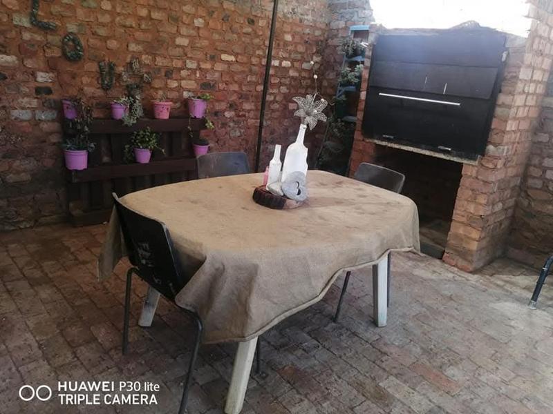 3 Bedroom Property for Sale in Mountain View Gauteng