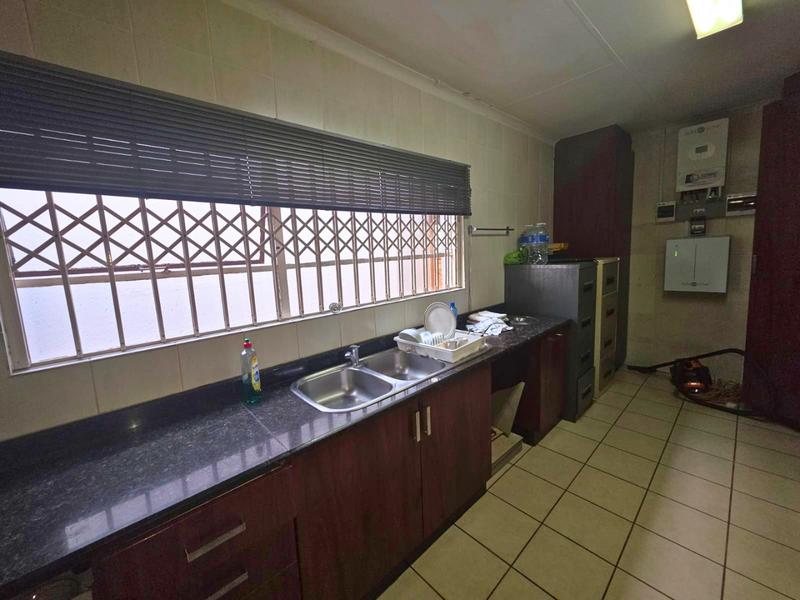 To Let Commercial Property for Rent in Glen Marais Gauteng