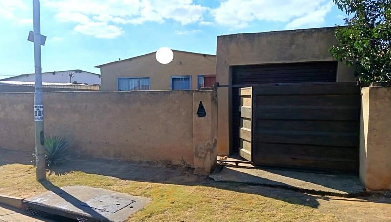 2 Bedroom Property for Sale in Thulani Gauteng