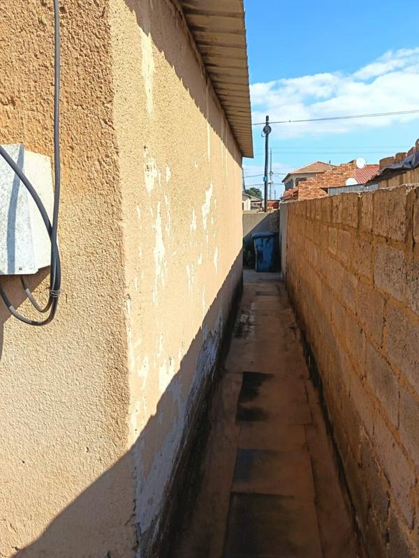 2 Bedroom Property for Sale in Thulani Gauteng