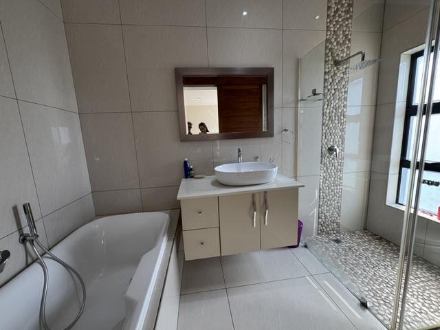 5 Bedroom Property for Sale in Midstream Ridge Gauteng