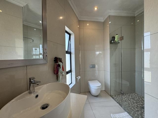 5 Bedroom Property for Sale in Midstream Ridge Gauteng
