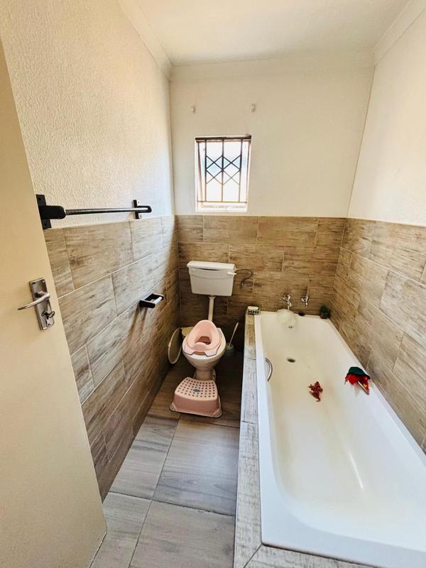 3 Bedroom Property for Sale in Windmill Park Gauteng