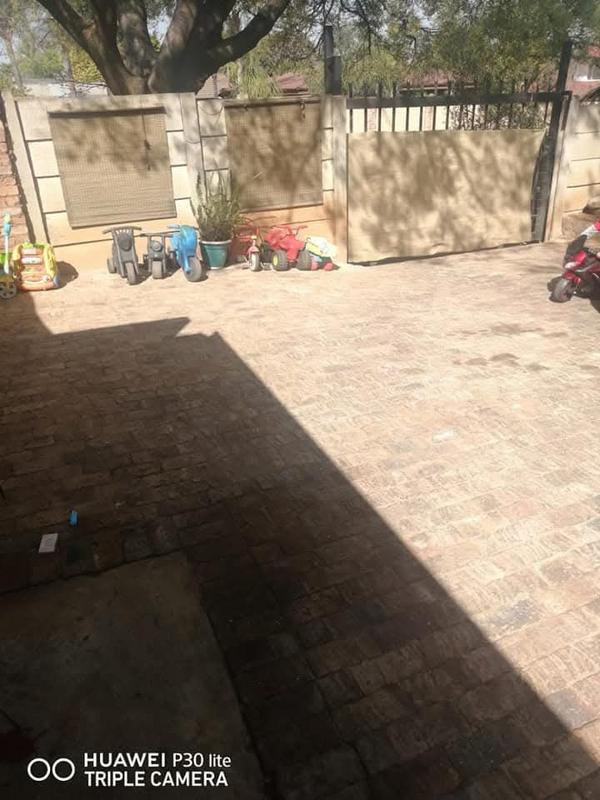 3 Bedroom Property for Sale in Mountain View Gauteng