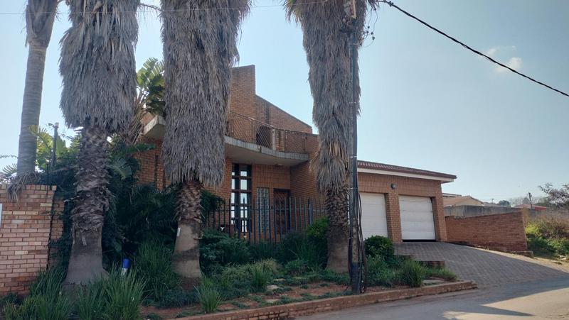 5 Bedroom Property for Sale in Crosby Gauteng
