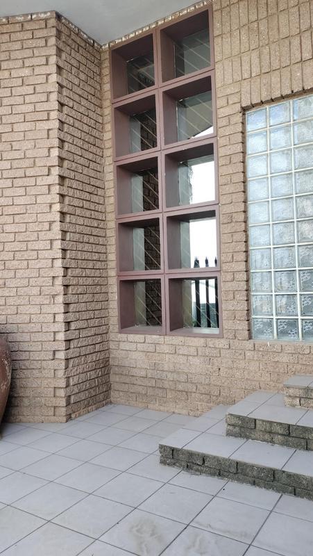 5 Bedroom Property for Sale in Crosby Gauteng