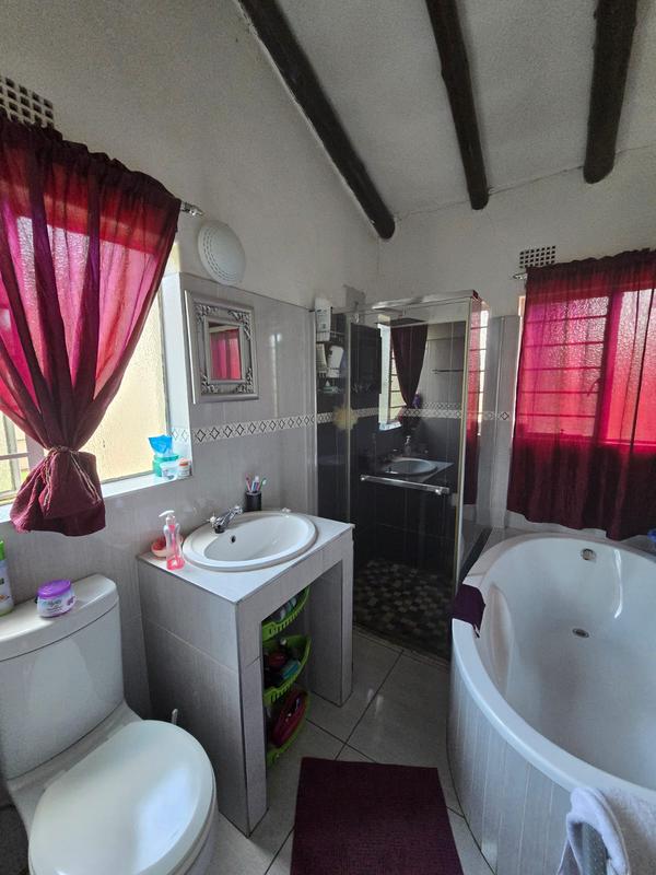 4 Bedroom Property for Sale in Verwoerdpark Gauteng