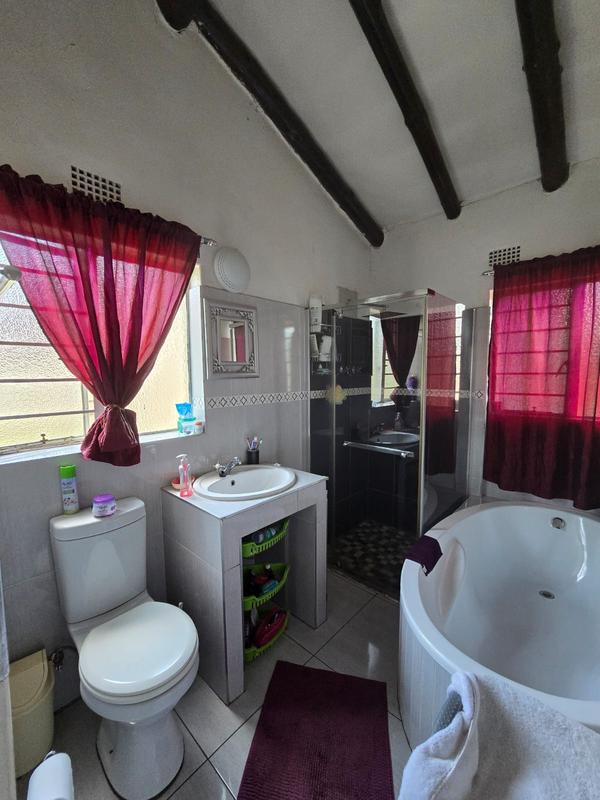 4 Bedroom Property for Sale in Verwoerdpark Gauteng