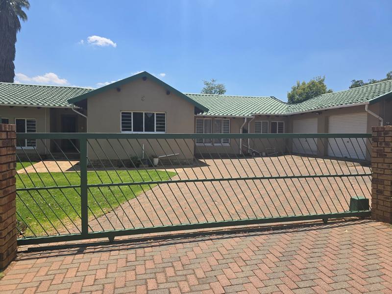 4 Bedroom Property for Sale in Verwoerdpark Gauteng
