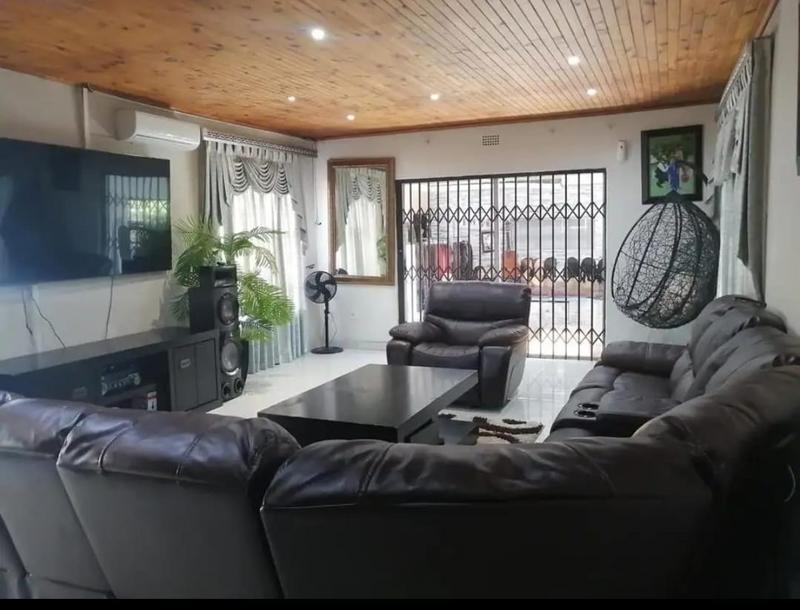 4 Bedroom Property for Sale in Oakdene Gauteng