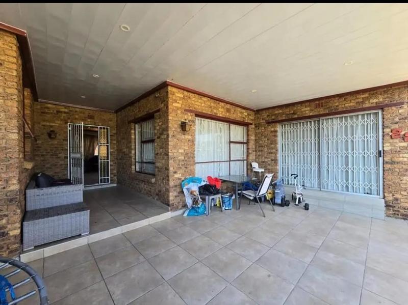 4 Bedroom Property for Sale in Oakdene Gauteng