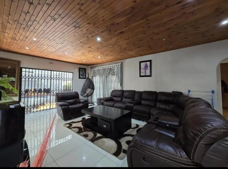 4 Bedroom Property for Sale in Oakdene Gauteng