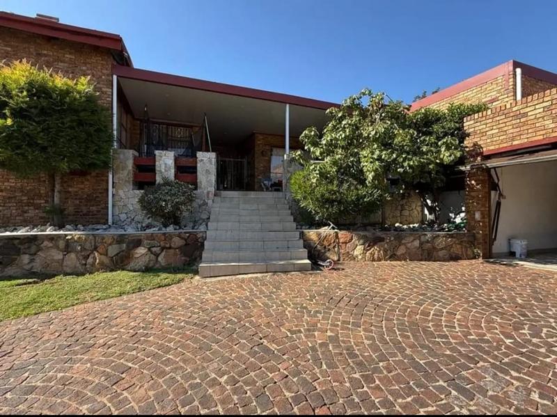 4 Bedroom Property for Sale in Oakdene Gauteng
