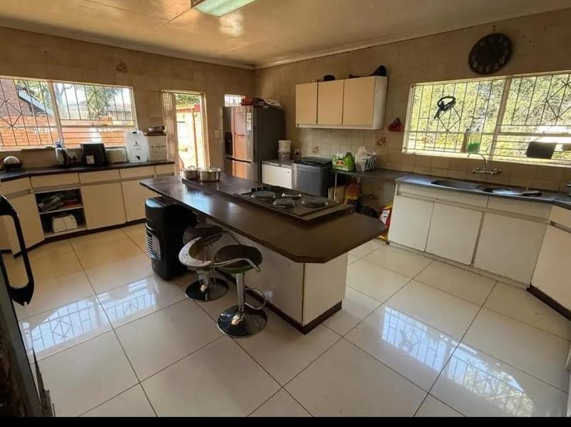 4 Bedroom Property for Sale in Oakdene Gauteng