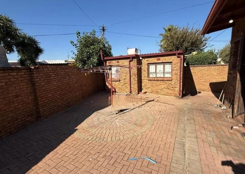4 Bedroom Property for Sale in Oakdene Gauteng
