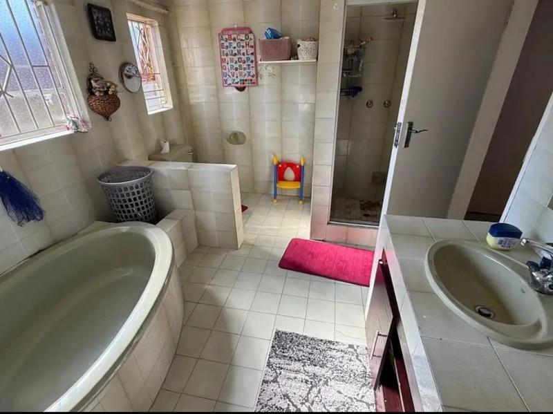 4 Bedroom Property for Sale in Oakdene Gauteng