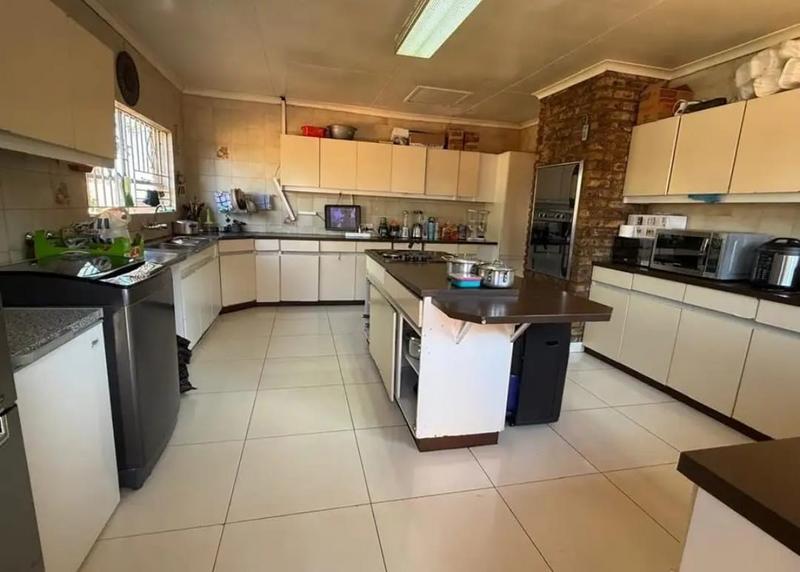 4 Bedroom Property for Sale in Oakdene Gauteng