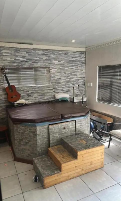 4 Bedroom Property for Sale in Oakdene Gauteng