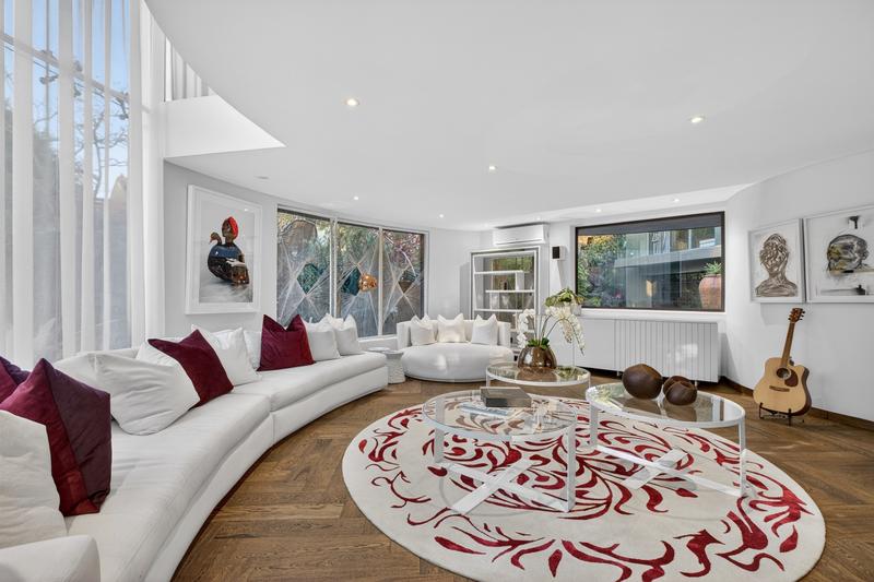 To Let 4 Bedroom Property for Rent in Benmore Gardens Gauteng
