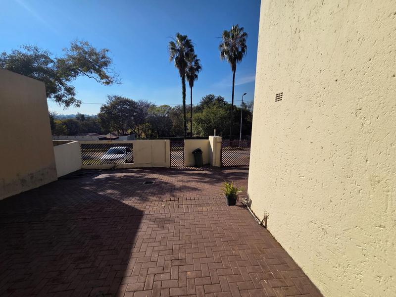 To Let 4 Bedroom Property for Rent in Buccleuch Gauteng